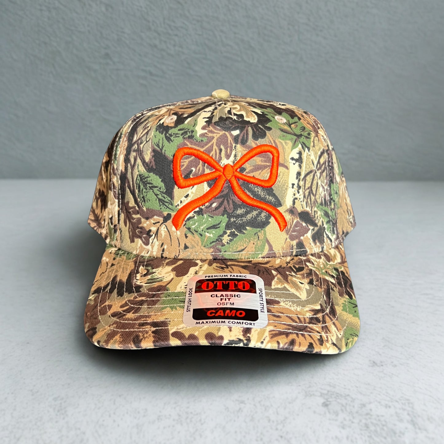 CAMO BOW TRUCKER HAT