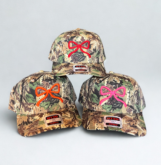 CAMO BOW TRUCKER HAT